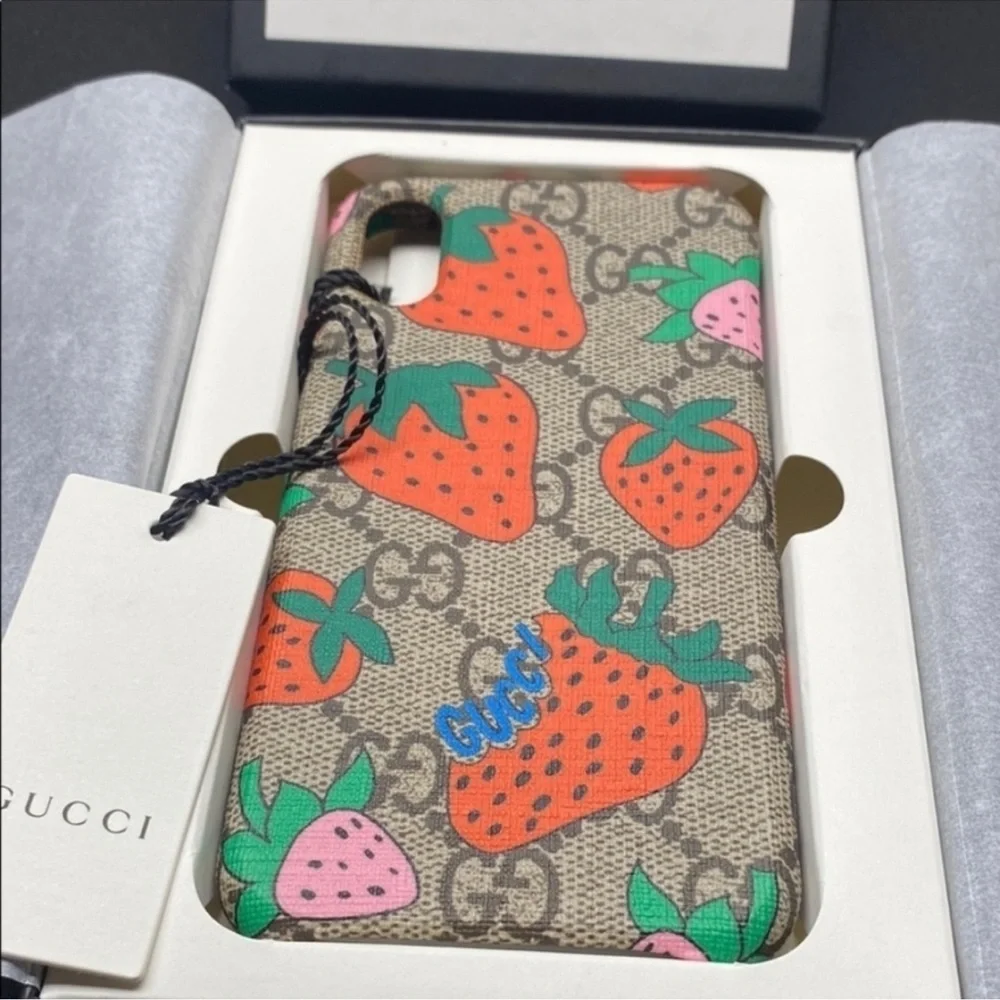 Gucci Limited Edition Strawberry GG Supreme Monogram iPhone X/XS Case NWT $400